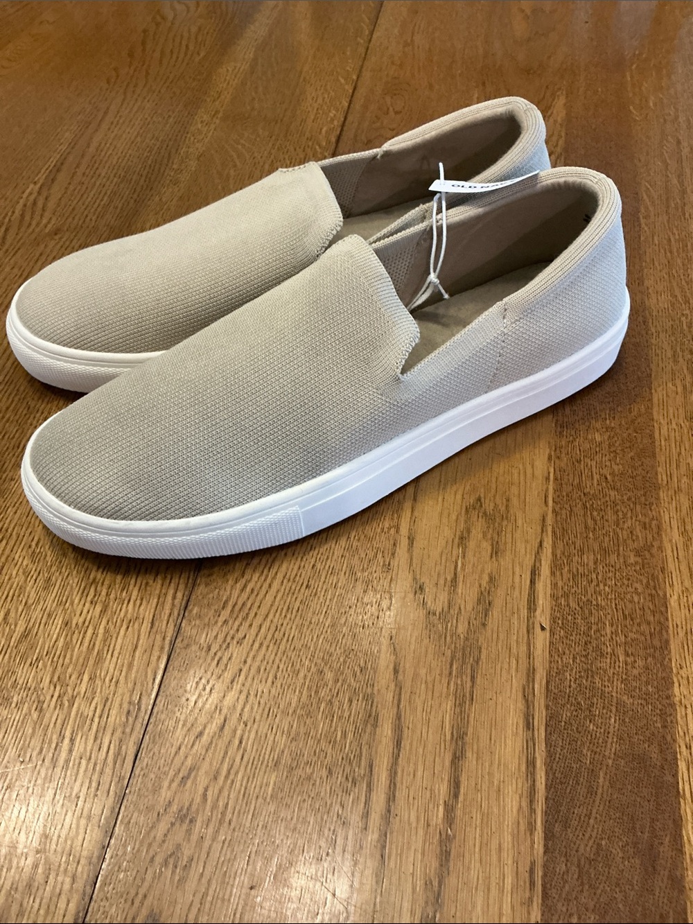 Woman’s Old Navy white slip on knit sneaker. Size 9. NWT! Never worn! - Picture 3 of 8